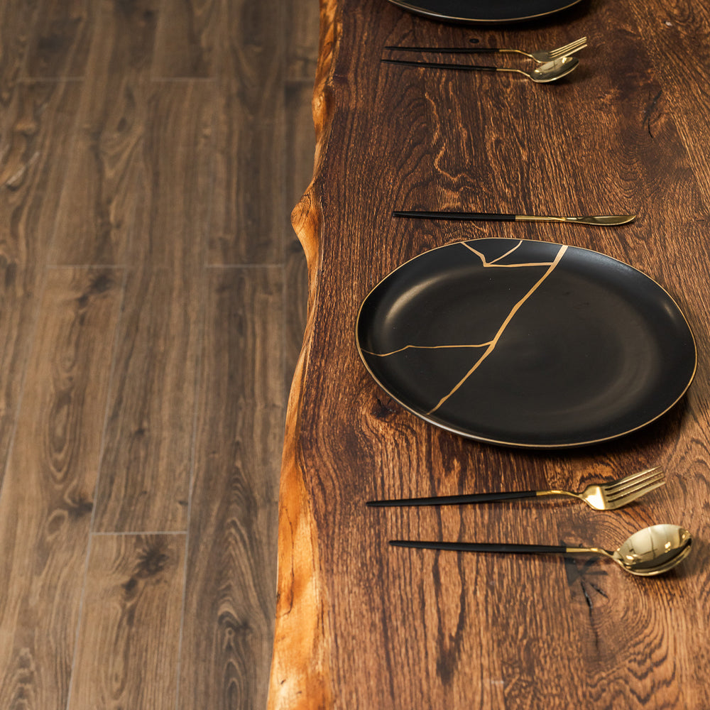 Massivholztisch Eiche gebürstet & dunkel gebeizt, 2200x1000 mm, natürliche Baumkante